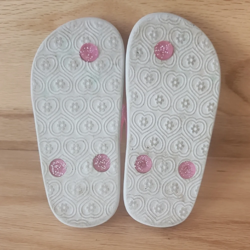 The Childrens Place Kids Glittery Pink Flip Flops Size 7/8 - Picture 3 of 9
